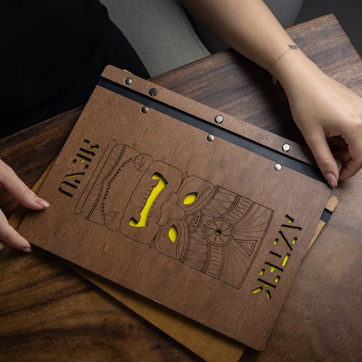 Menú de Madera Premium Personalizado para Restaurantes